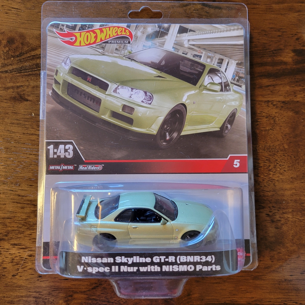 Hot Wheels Premium Nissan Skyline GT-R ( BNr34) Model Car New!